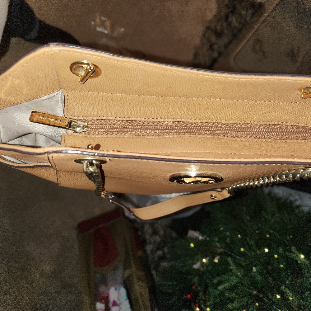 Michael Kor Leather chain link shoulder bag - Picture 15 of 16